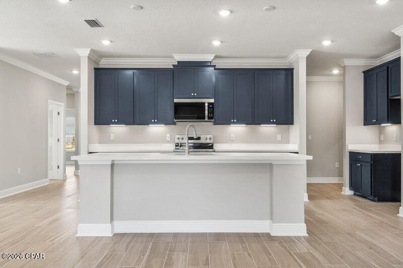 Listing photo id 24 for 208 Lake Merial Blvd