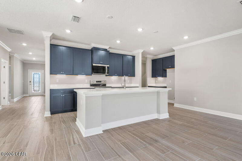 Listing photo id 26 for 208 Lake Merial Blvd