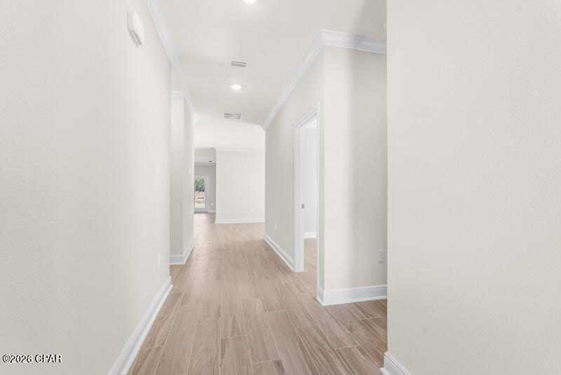 Listing photo id 4 for 208 Lake Merial Blvd