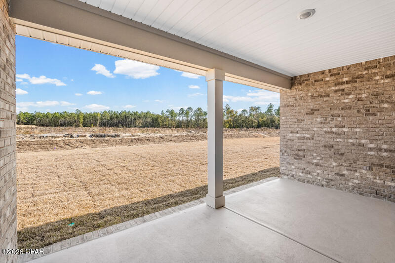 Listing photo id 48 for 208 Lake Merial Blvd