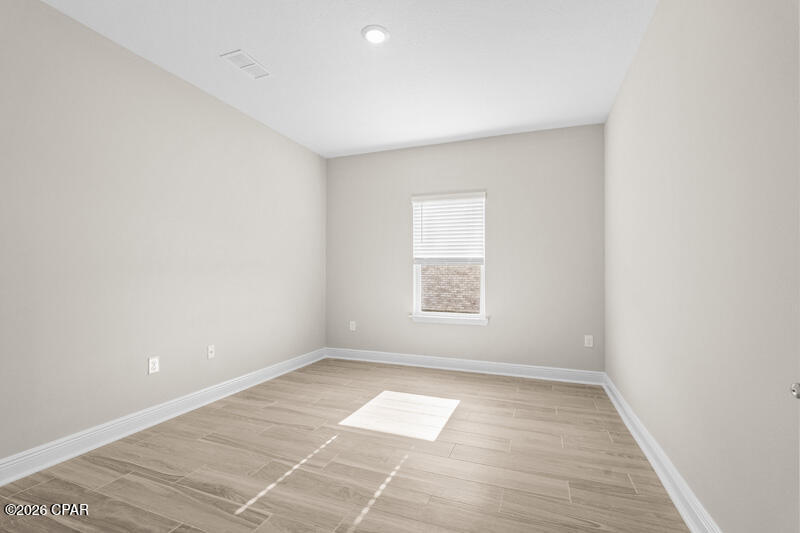 Listing photo id 9 for 208 Lake Merial Blvd