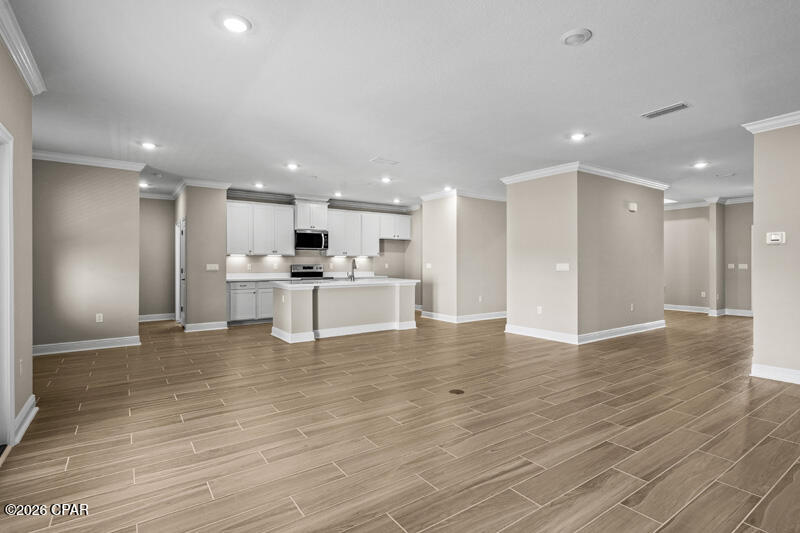 Listing photo id 10 for 206 Lake Merial Blvd
