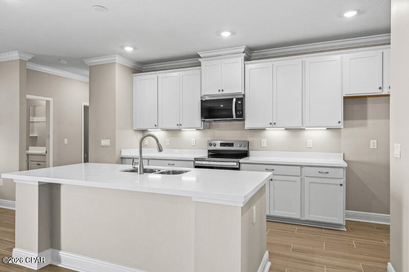 Listing photo id 14 for 206 Lake Merial Blvd