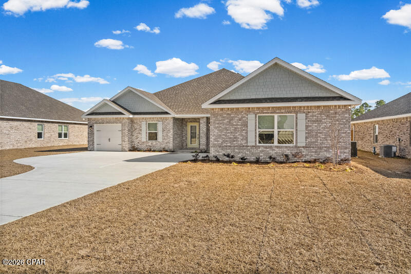 Listing photo id 2 for 206 Lake Merial Blvd