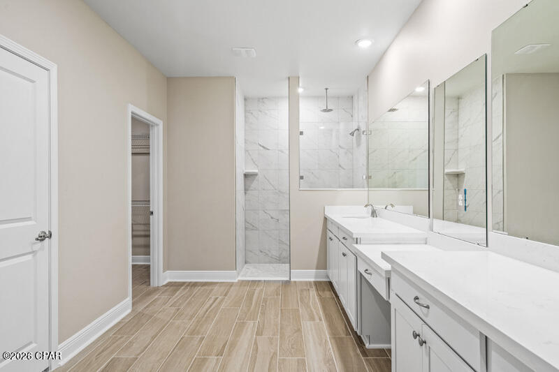 Listing photo id 24 for 206 Lake Merial Blvd