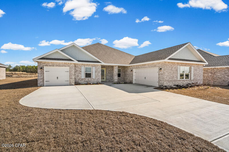 Listing photo id 3 for 206 Lake Merial Blvd