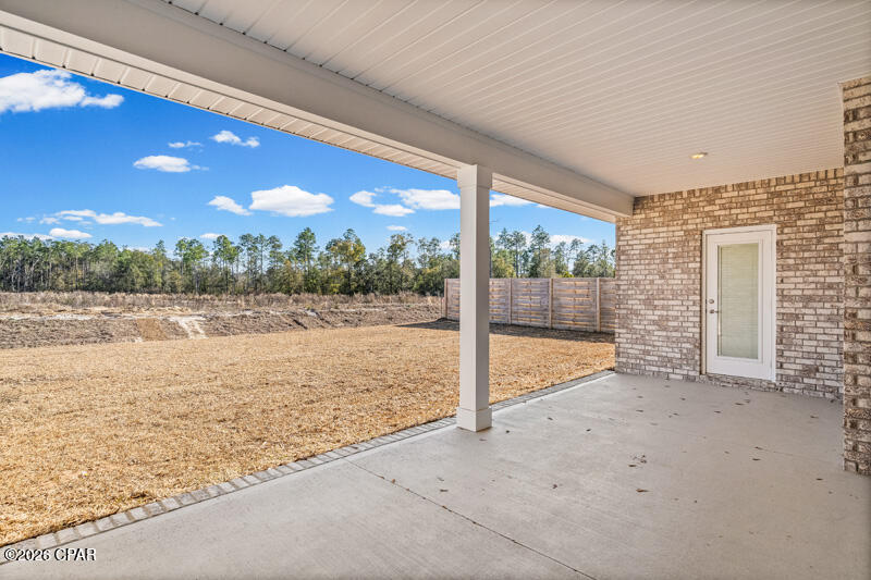 Listing photo id 37 for 206 Lake Merial Blvd