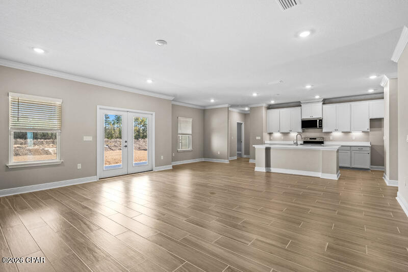 Listing photo id 8 for 206 Lake Merial Blvd