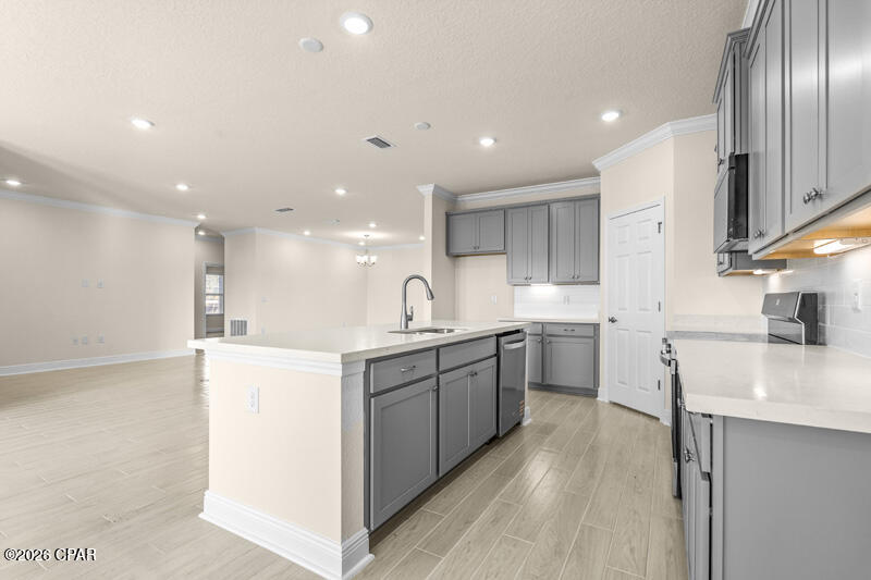 Listing photo id 17 for 213 Lake Merial Blvd