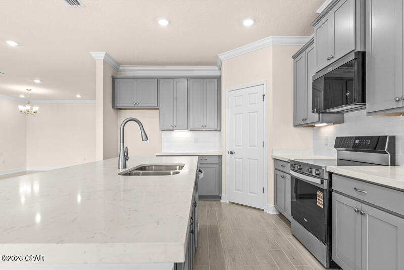 Listing photo id 18 for 213 Lake Merial Blvd