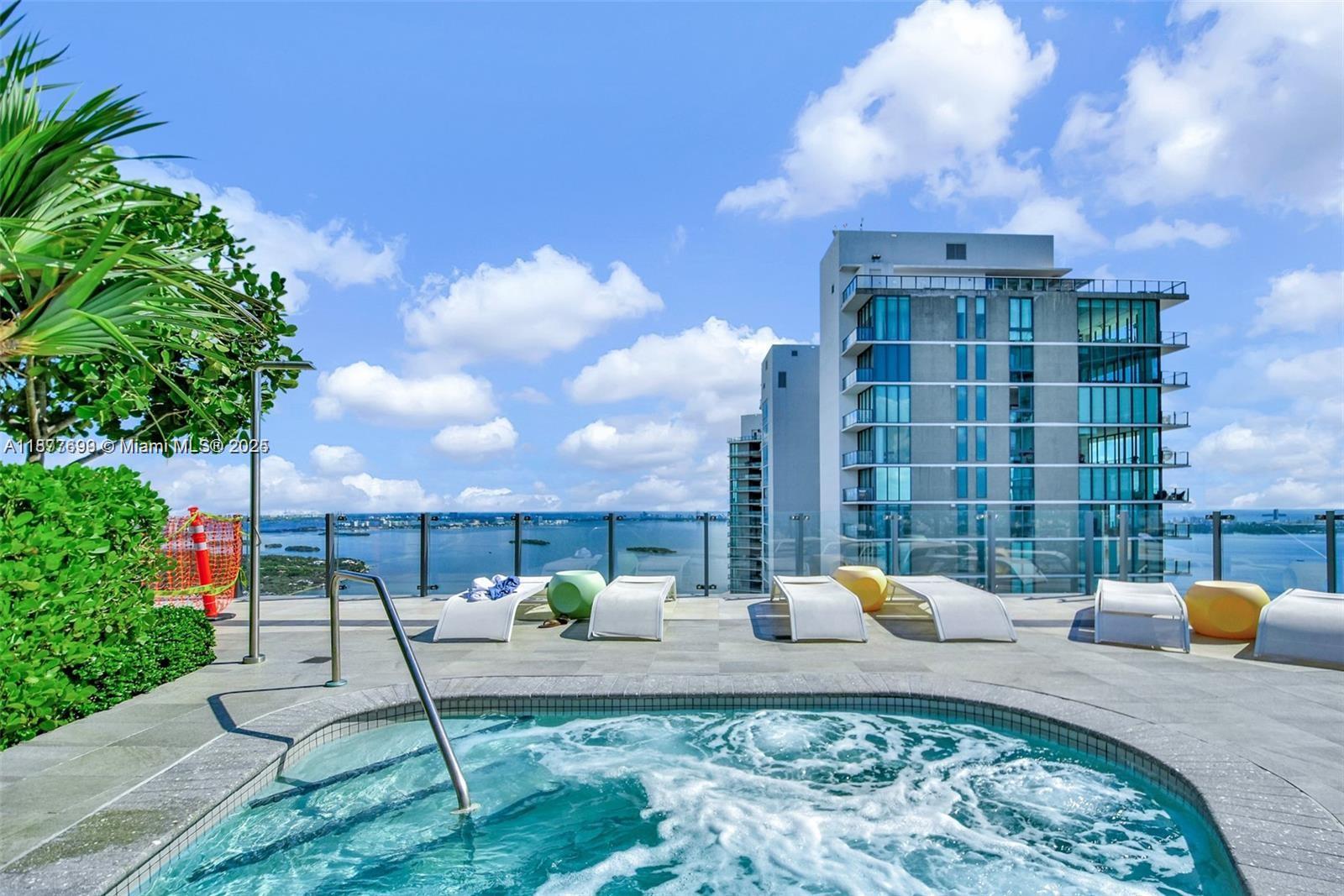 Apartamento à Venda em Miami, FL