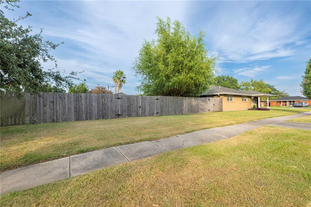 Homes for sale in Chalmette, LA | 8721 Livingston Ave, Chalmette, LA 70043 | MLS# 2521475