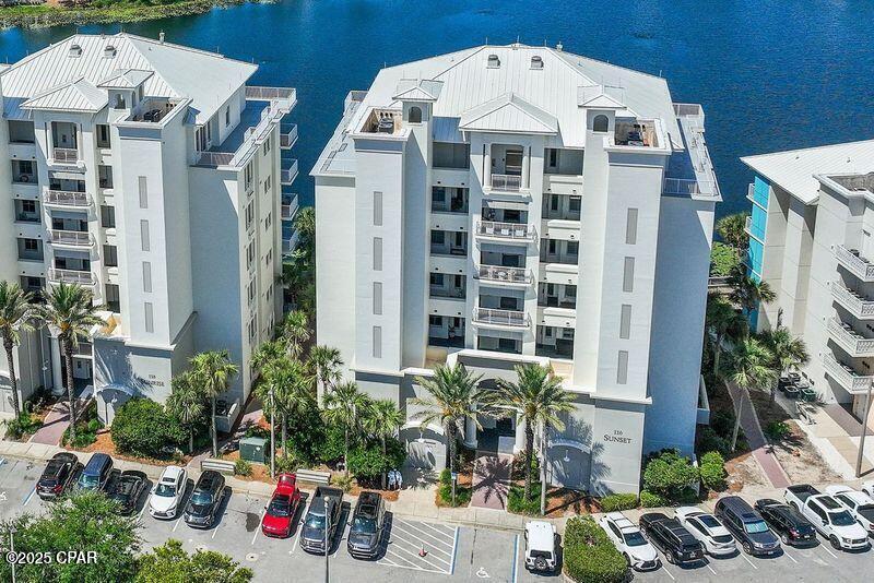 Listing photo id 2 for 116 Carillon Market Street 701