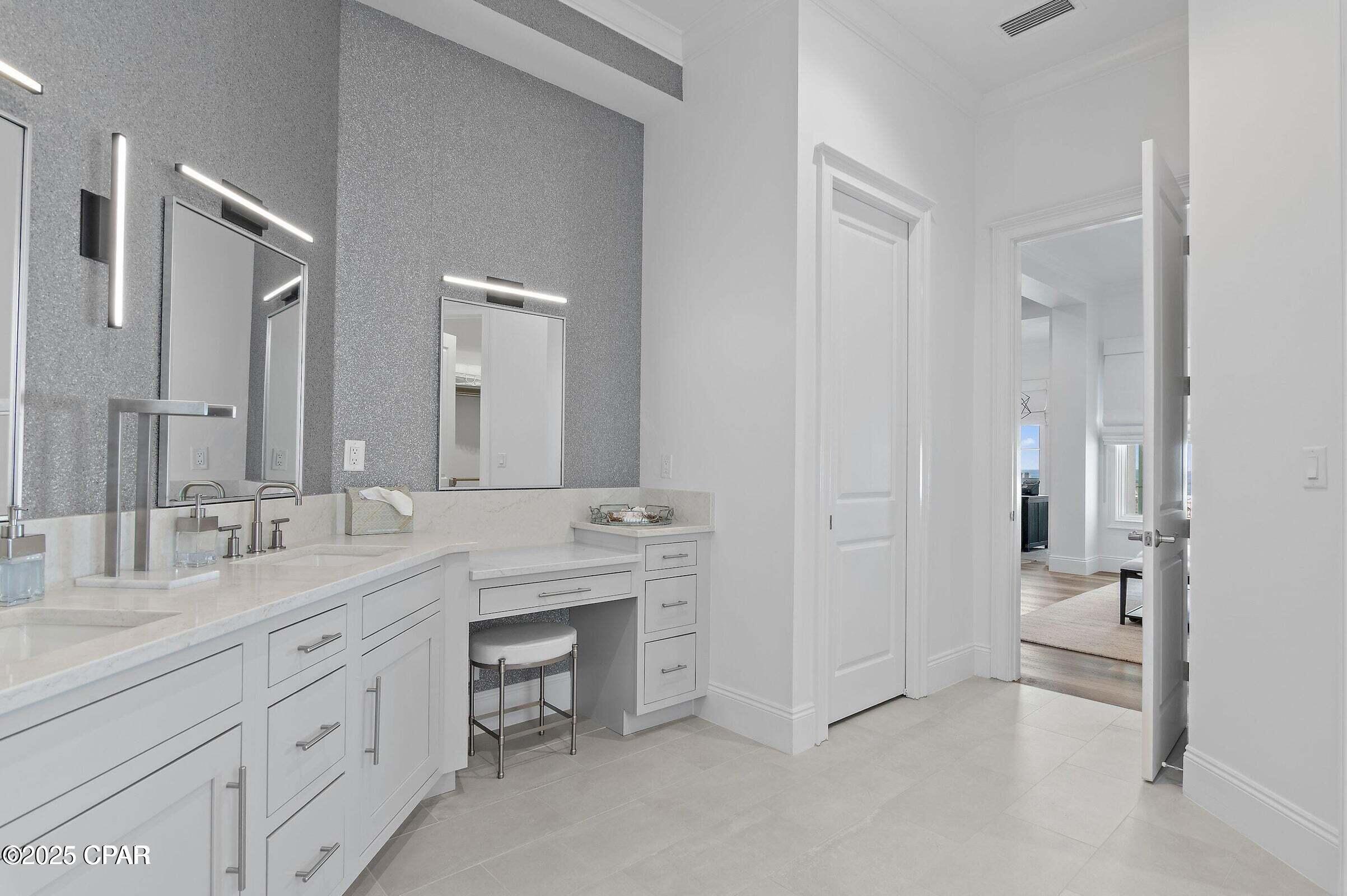 Listing photo id 21 for 116 Carillon Market Street 701