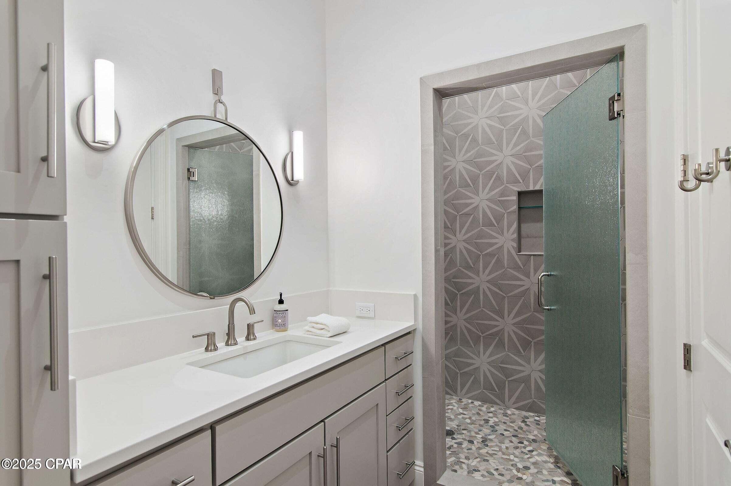 Listing photo id 31 for 116 Carillon Market Street 701