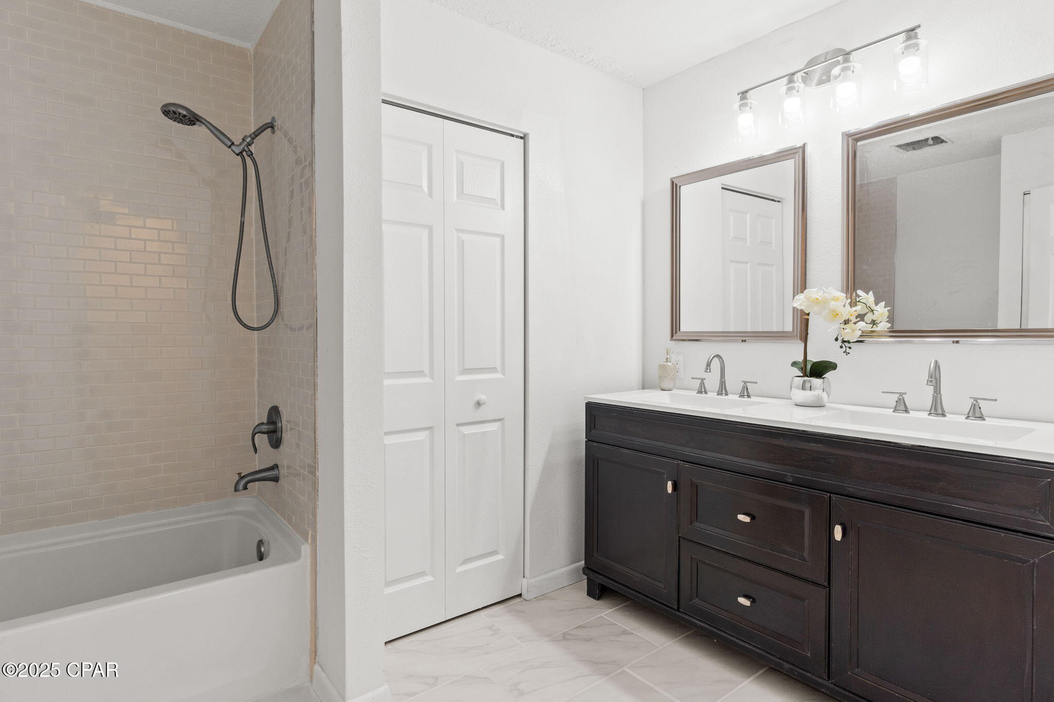 Image 36 For 2201 27th Street