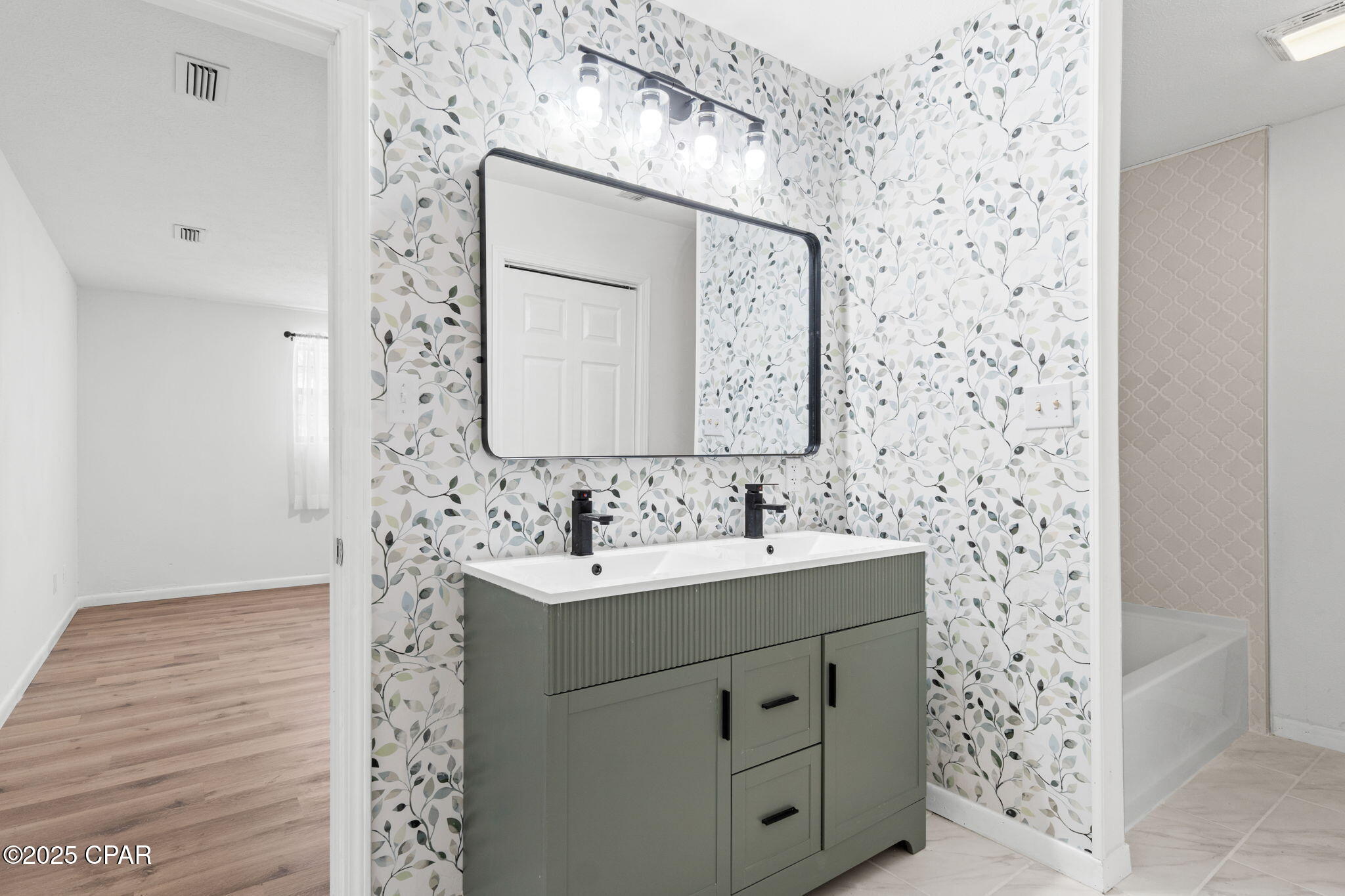 Image 48 For 2201 27th Street