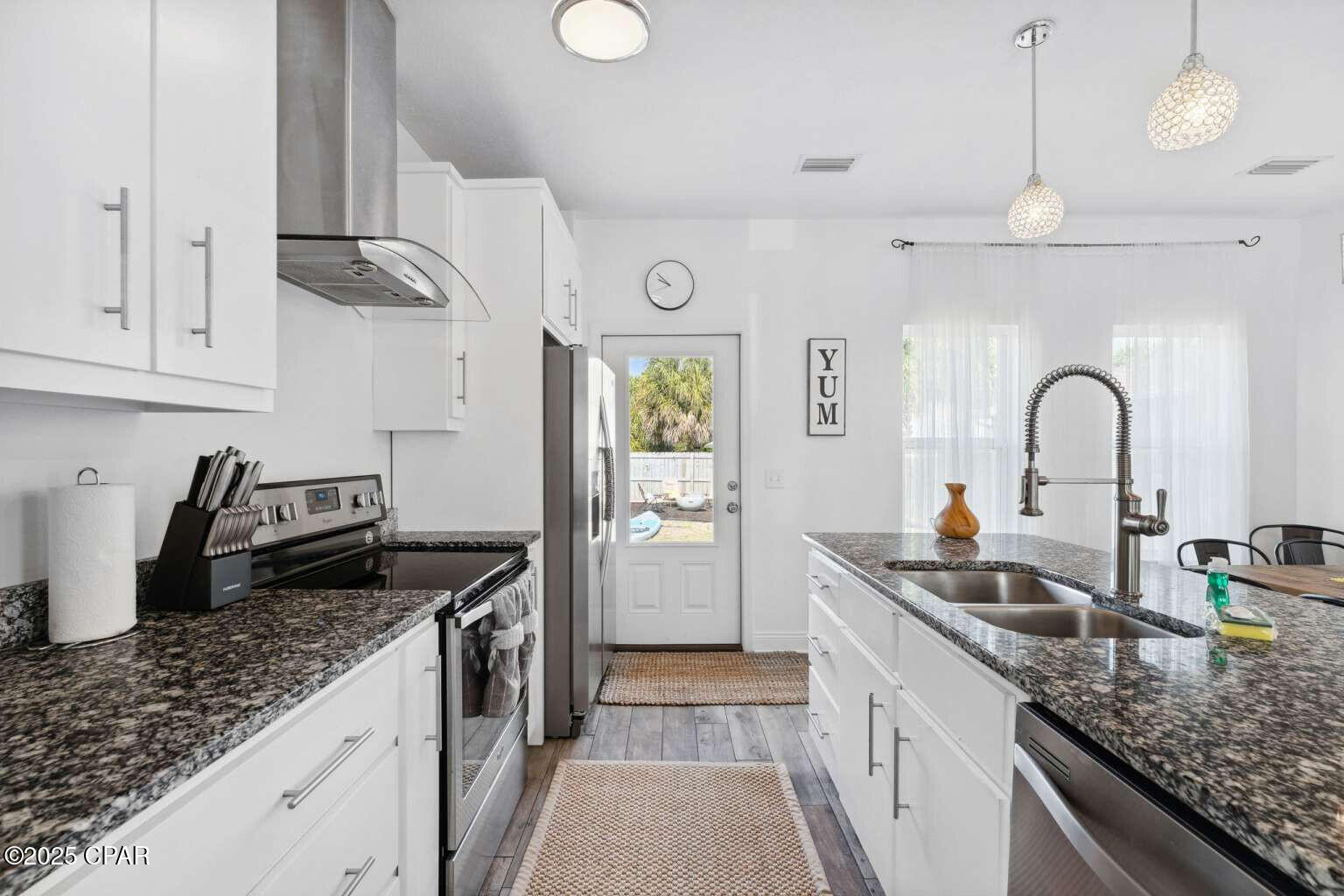 Image 7 For 423 Sea Breeze Drive