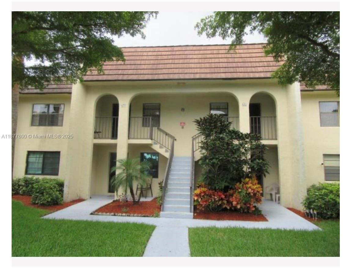 Golden Lakes Village Cond