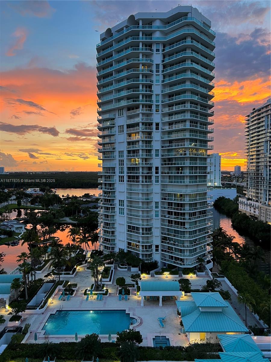 Apartamento à Venda em Sunny Isles Beach, FL