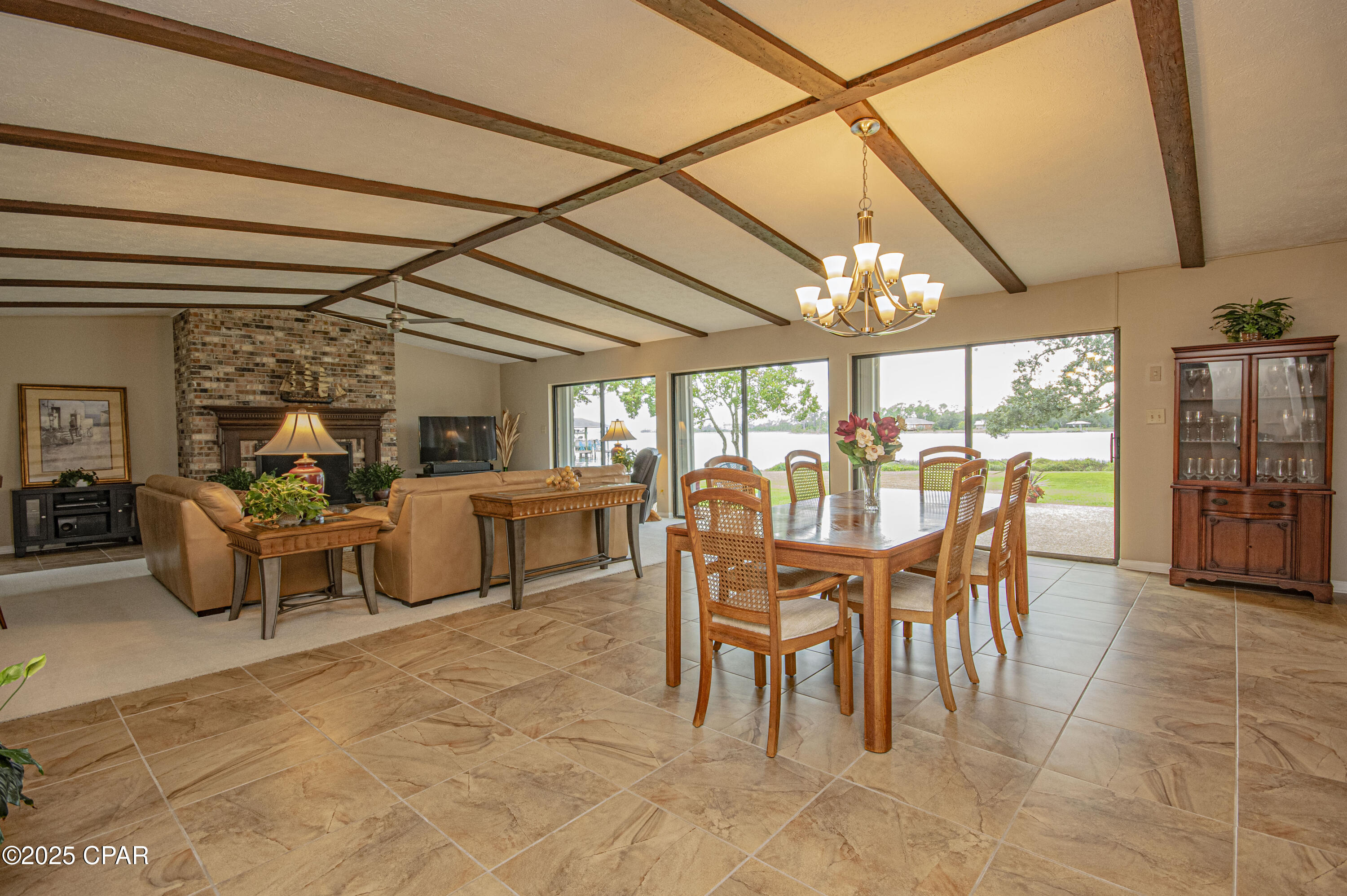 Listing photo id 1 for 808 Plantation Drive