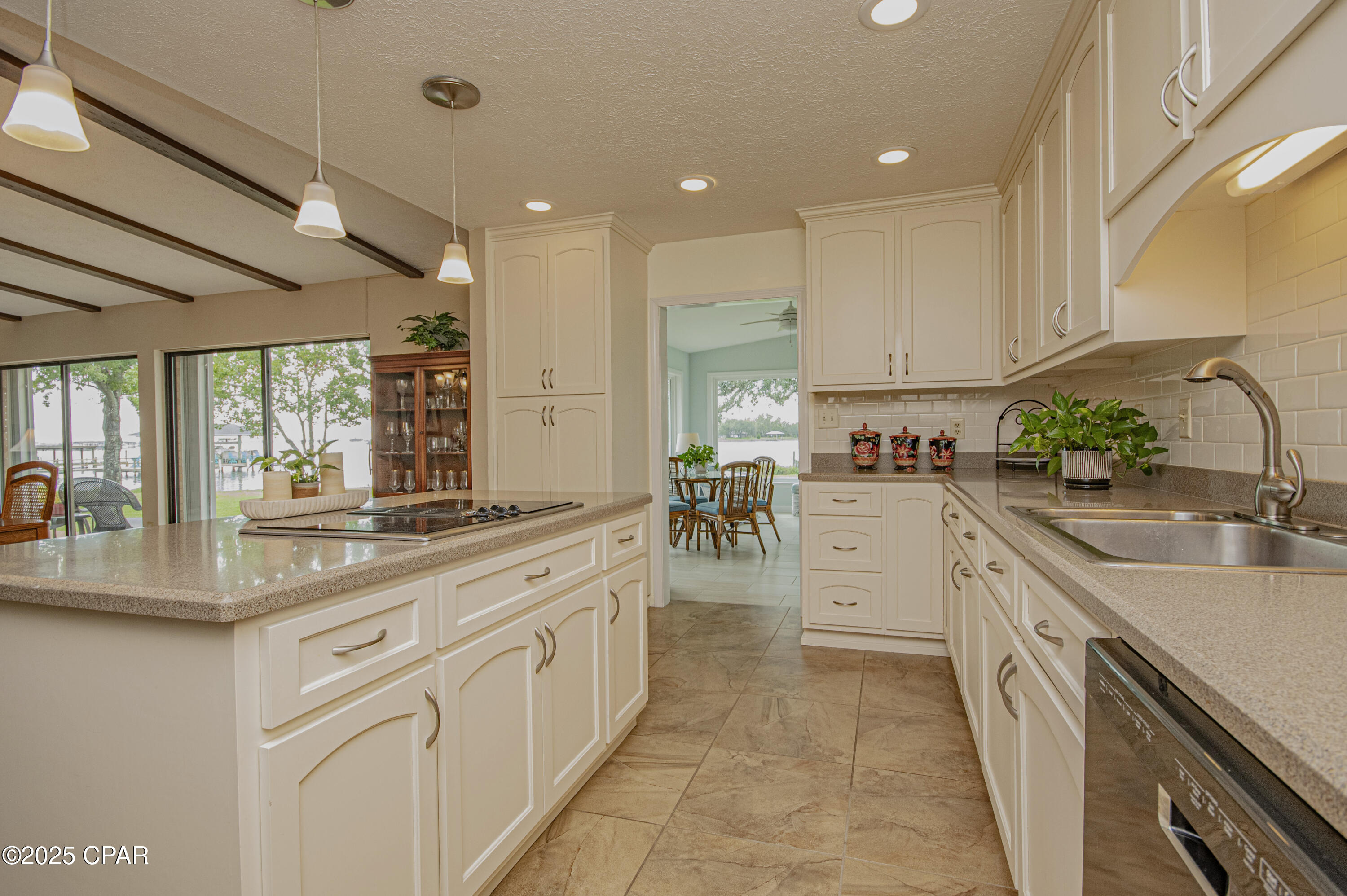 Listing photo id 25 for 808 Plantation Drive