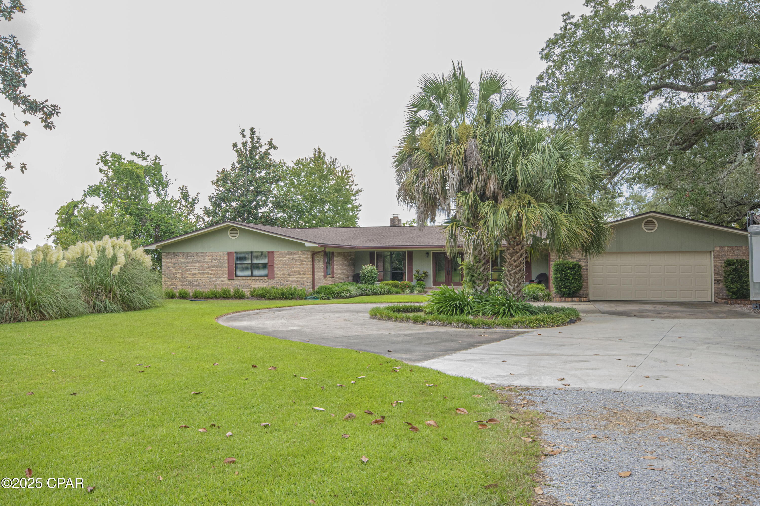 Listing photo id 5 for 808 Plantation Drive