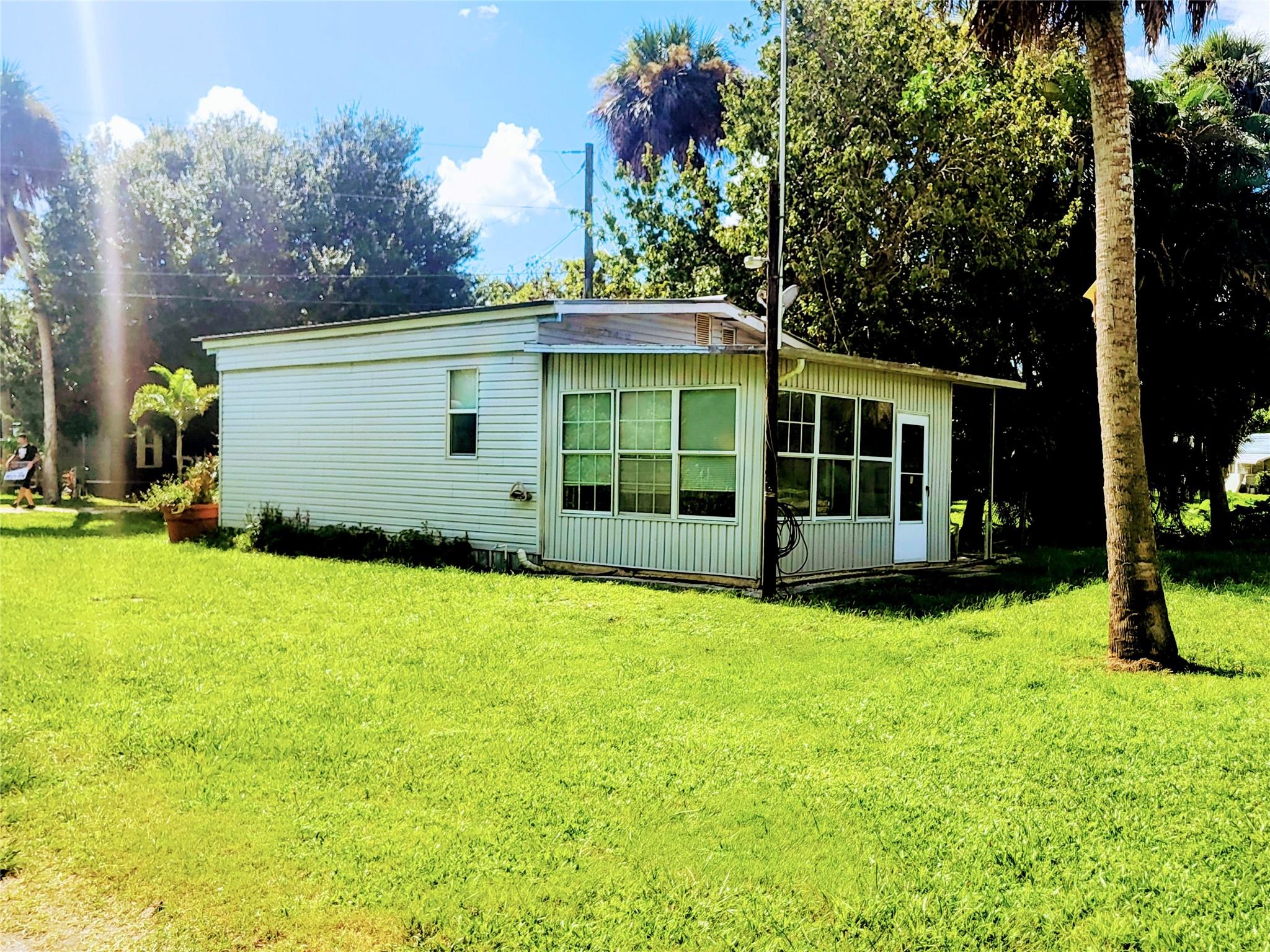 Homes for sale in Moore Haven, FL | 1048 Arvin Ln, Moore Haven, FL 33471 | MLS# F10526447