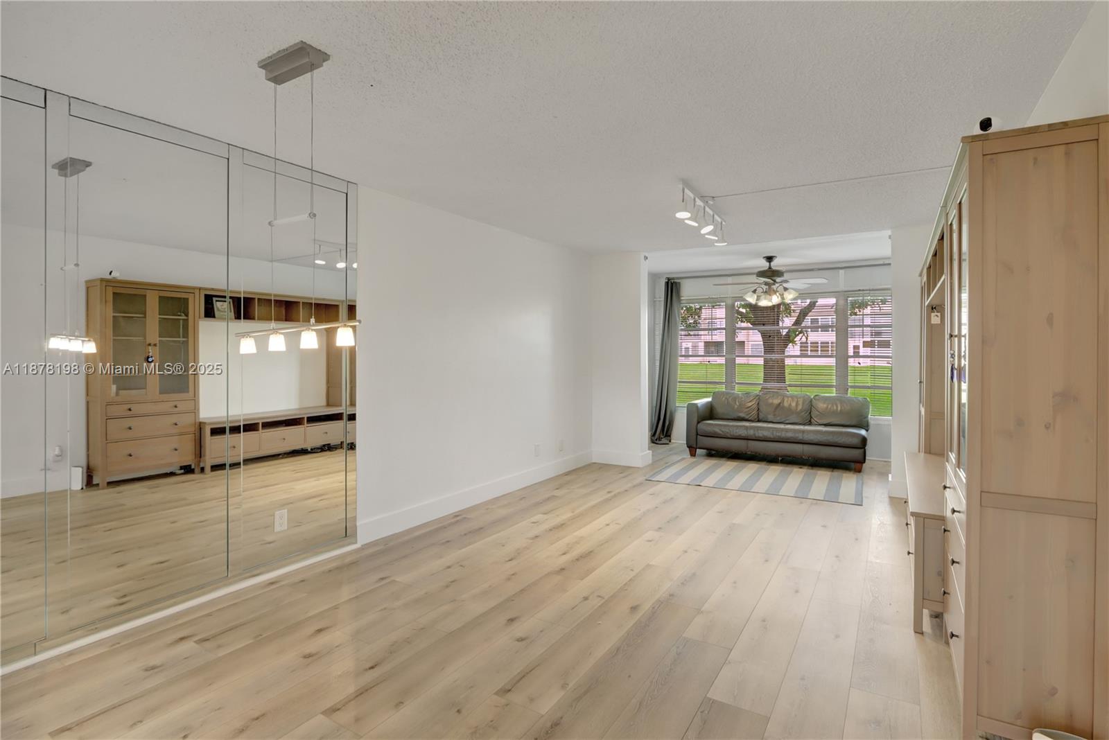 Sunrise Lakes 90 Condo