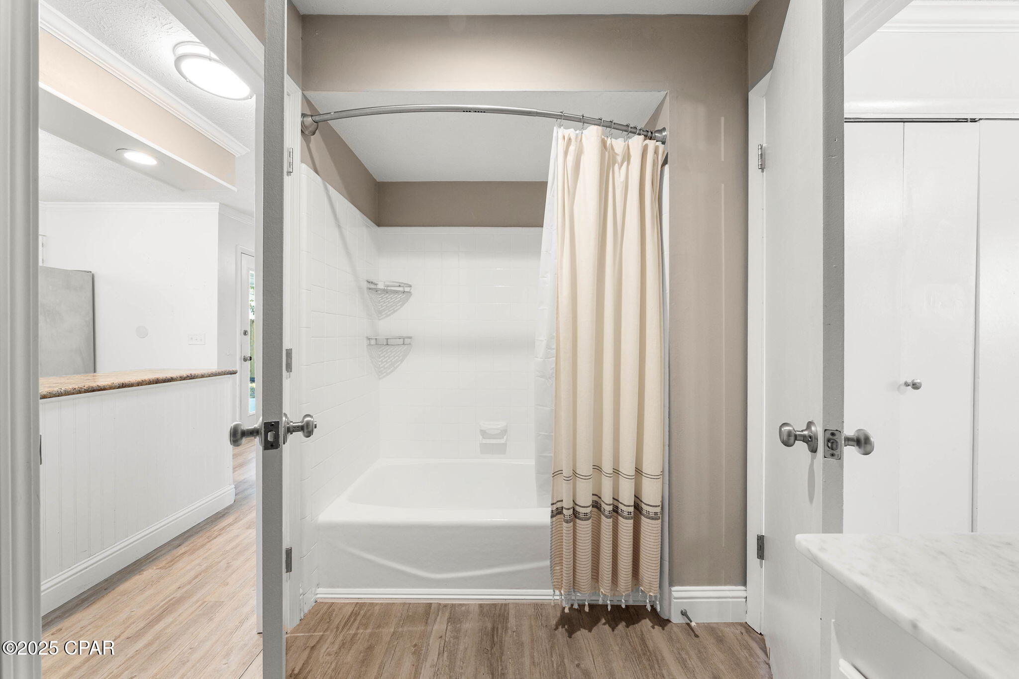 Image 45 For 3701 Lee Street A&b