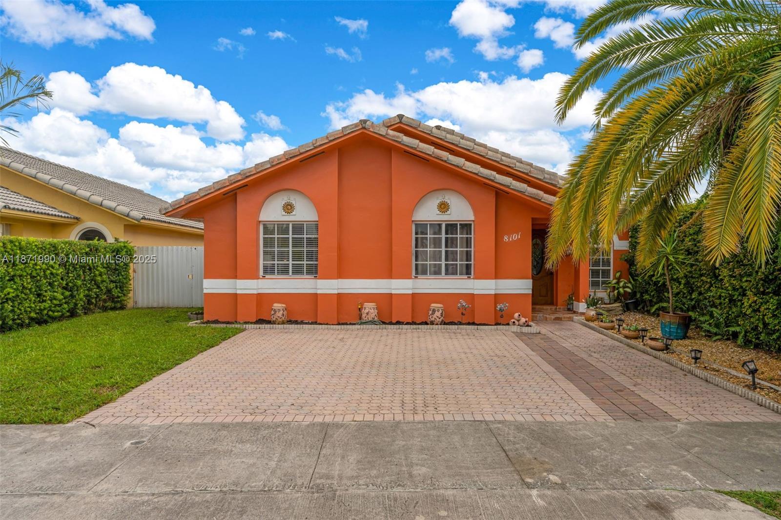 West Garden Homes At Lago