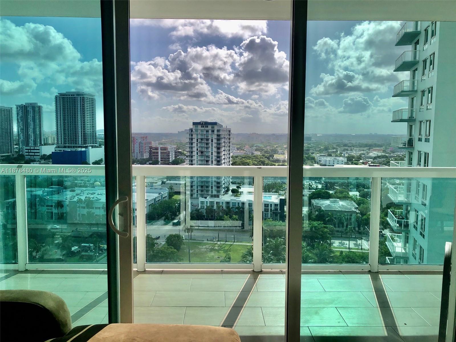 Apartamento para Alugar em Miami, FL