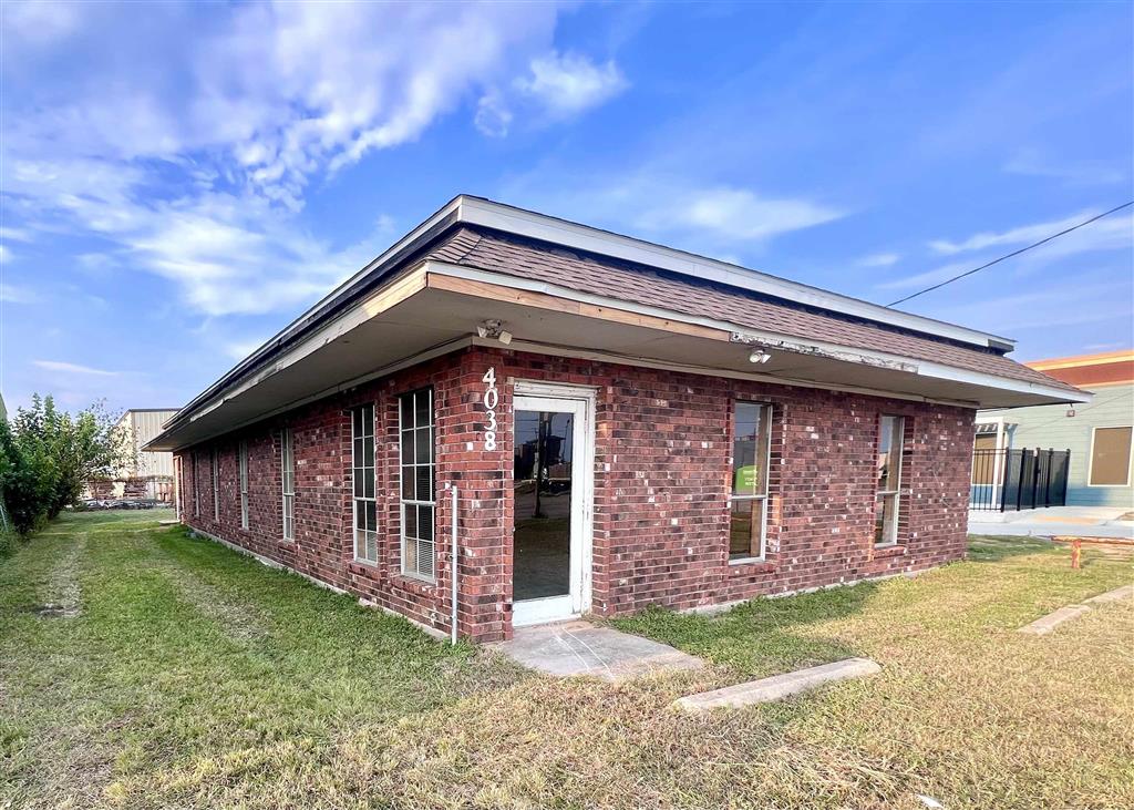 4038 Maplewood Drive — photo 5