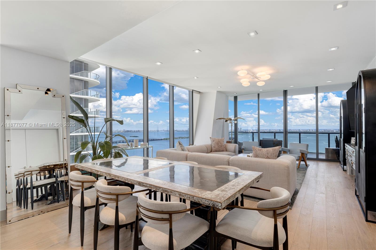 Condo for Sale in Miami, FL
