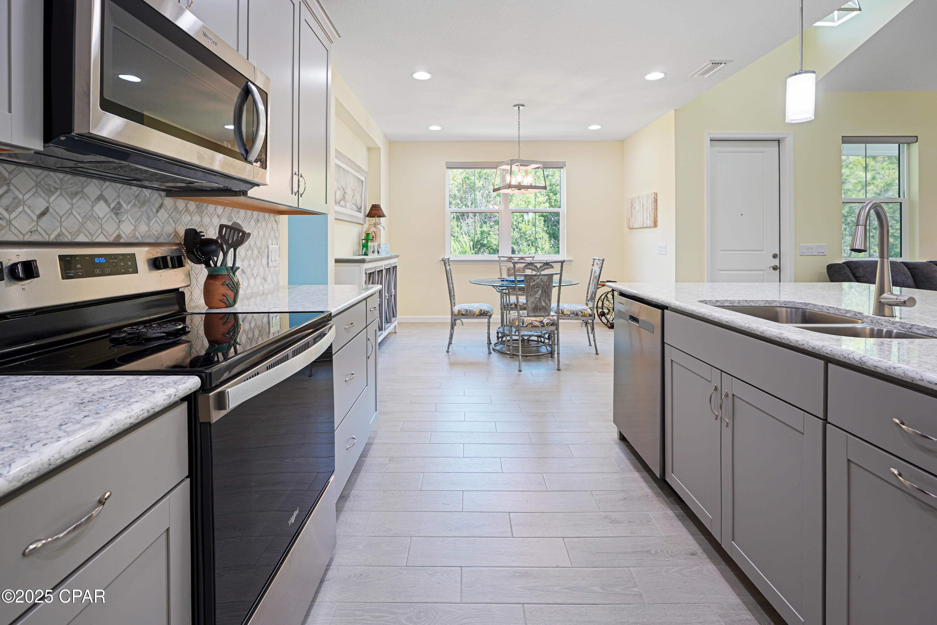 Image 14 For 8463 Dreams Float Court