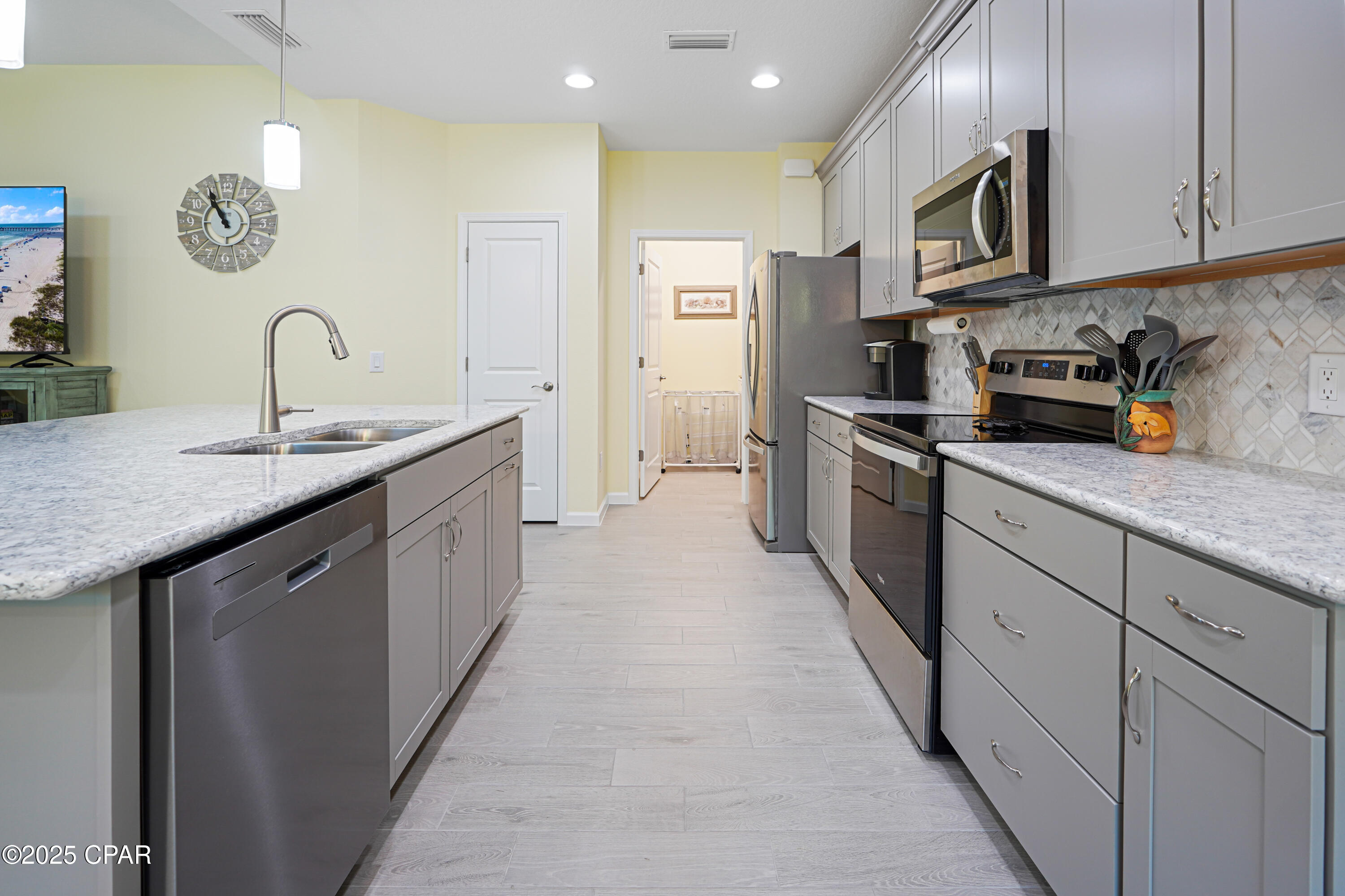 Image 16 For 8463 Dreams Float Court