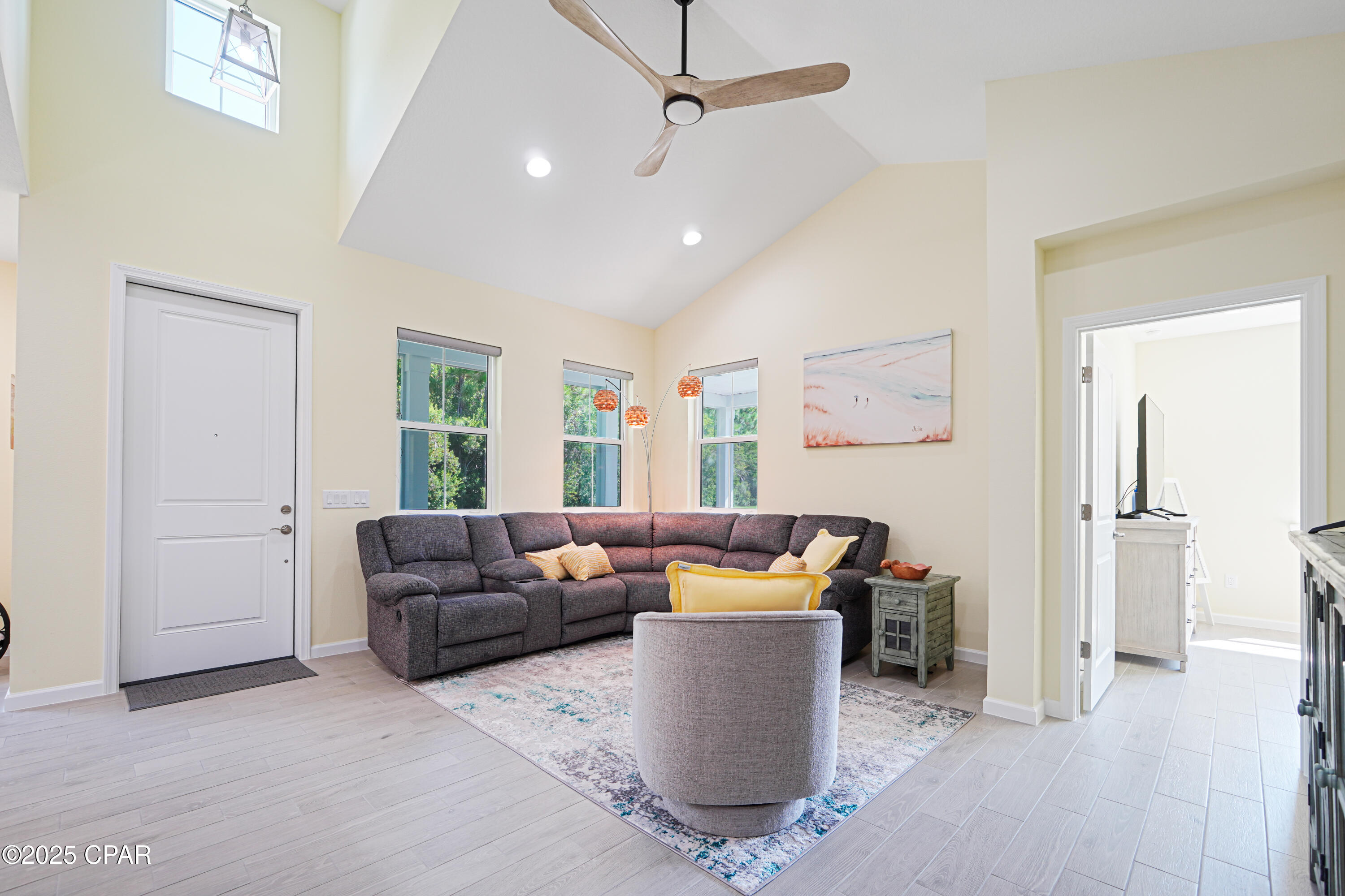 Image 5 For 8463 Dreams Float Court