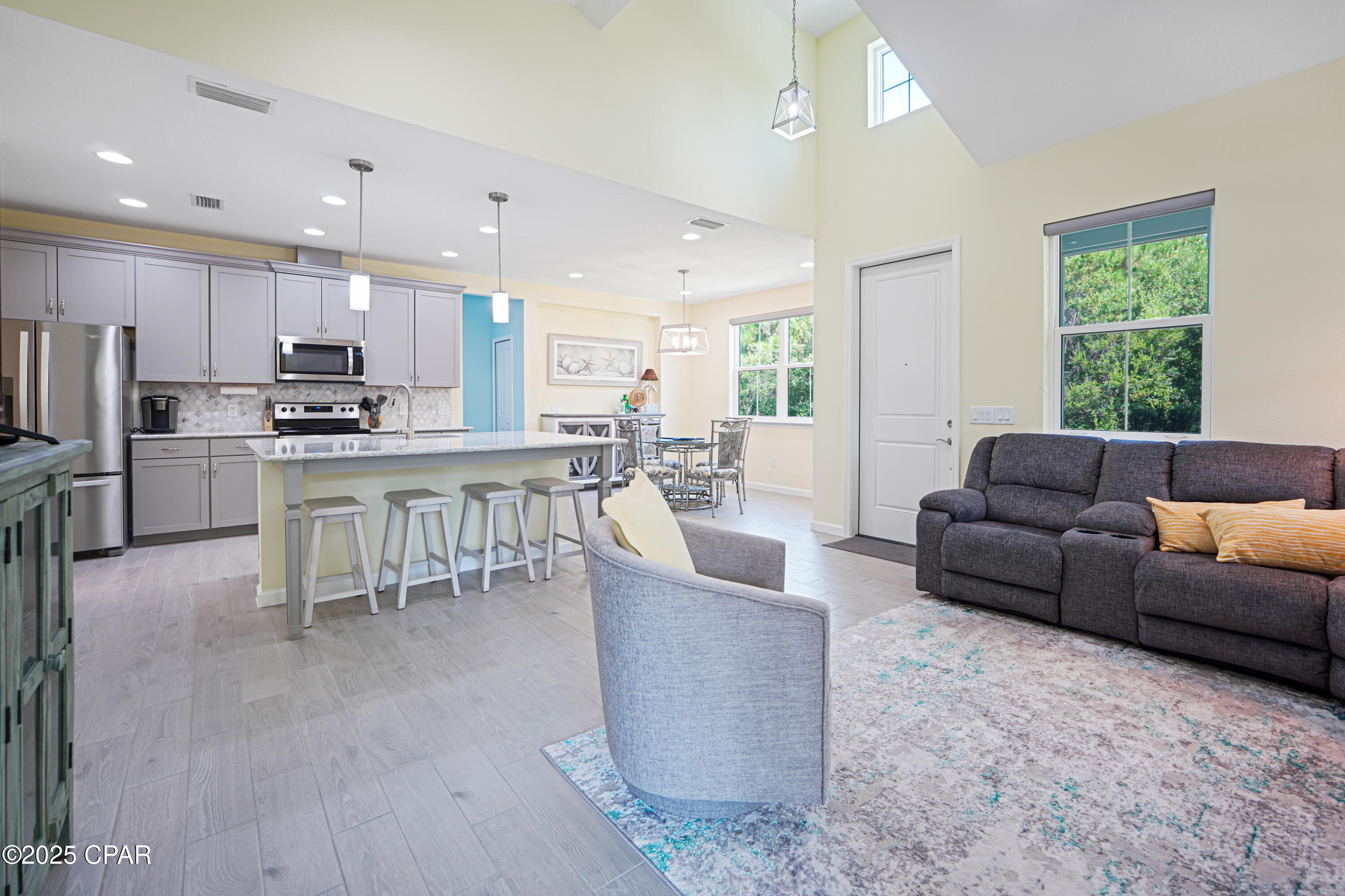 Image 6 For 8463 Dreams Float Court