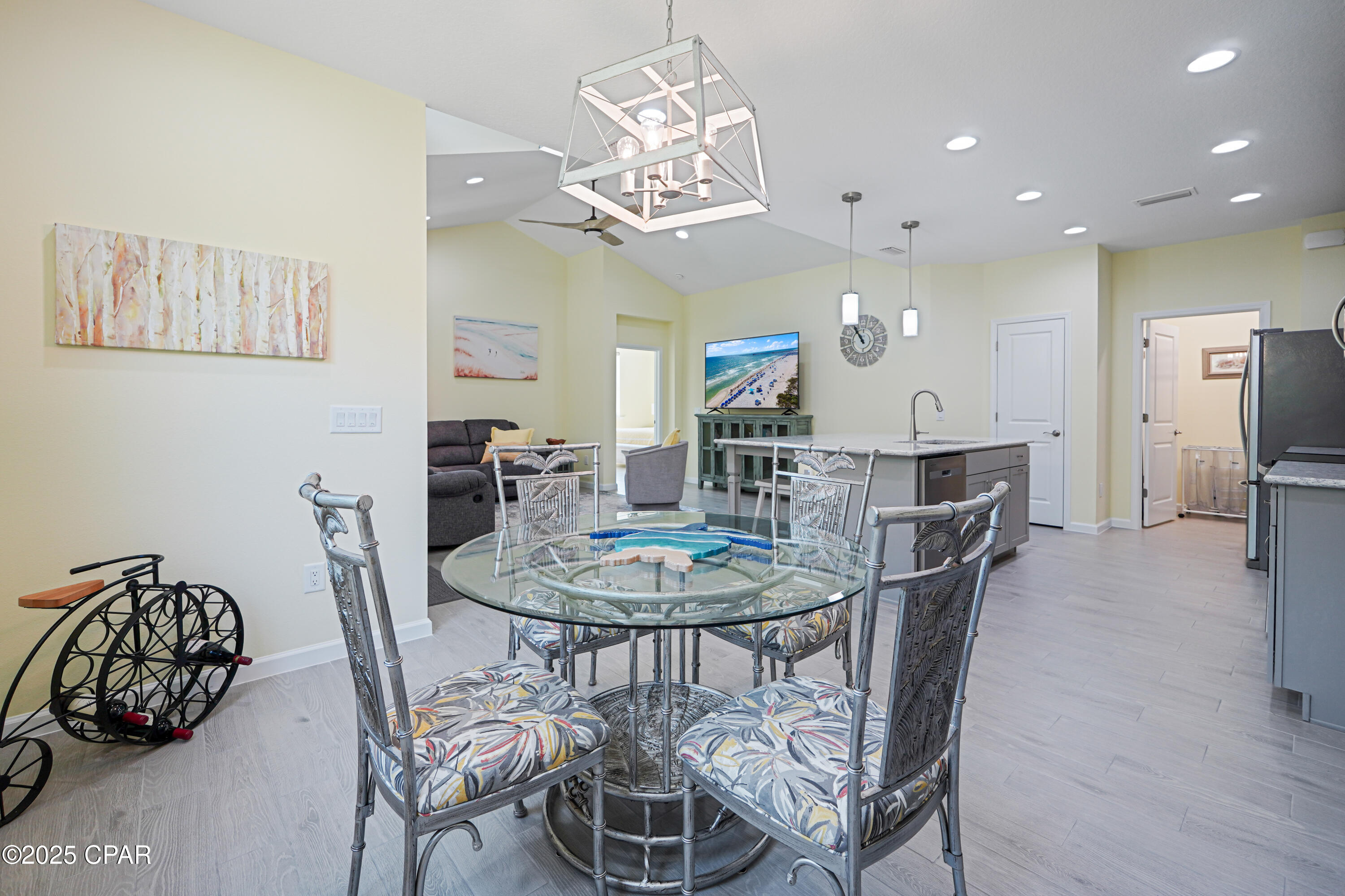 Image 9 For 8463 Dreams Float Court