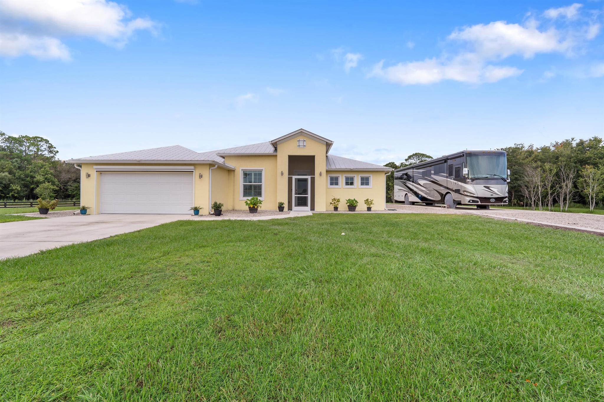 Homes for sale in Okeechobee, FL | 2143 Se 137th Way, Okeechobee, FL 34974 | MLS# R11124094