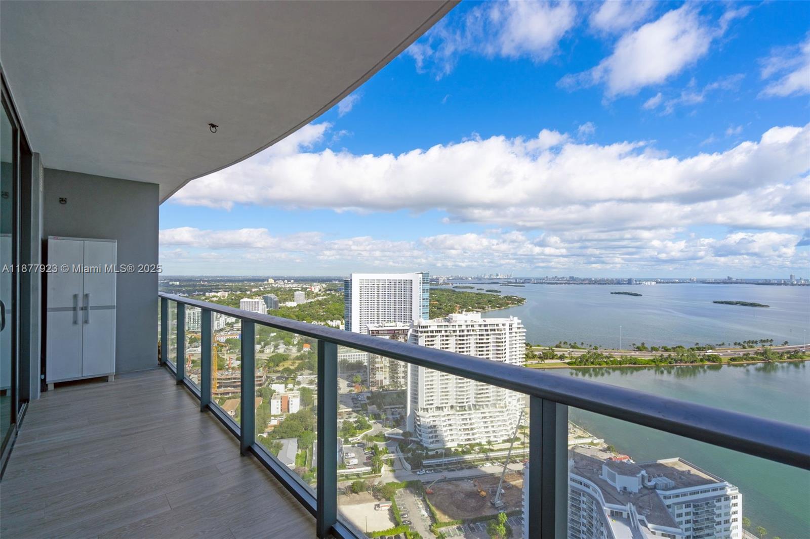 Condo for Sale in Miami, FL