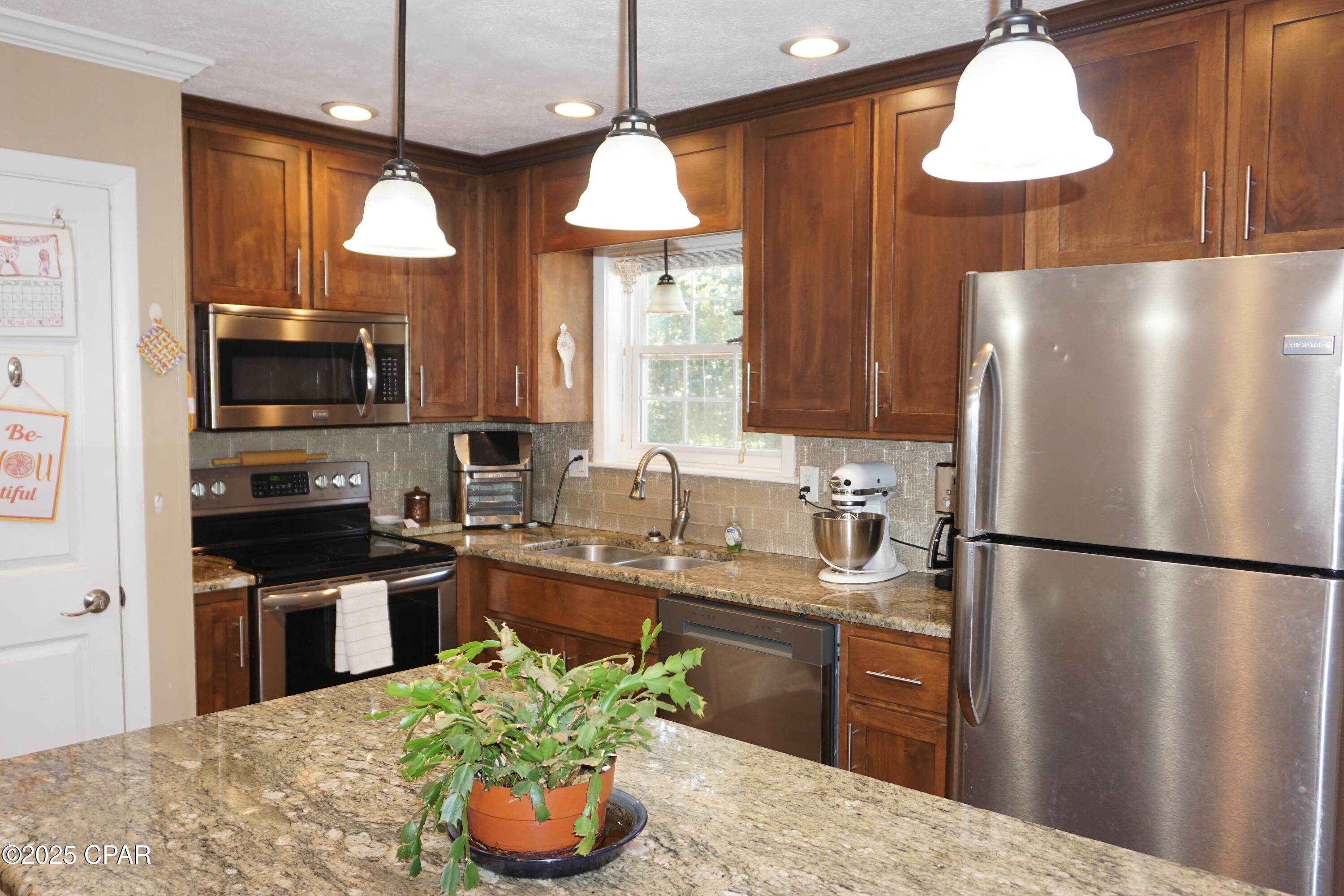 Image 10 For 2071 Short Avenue