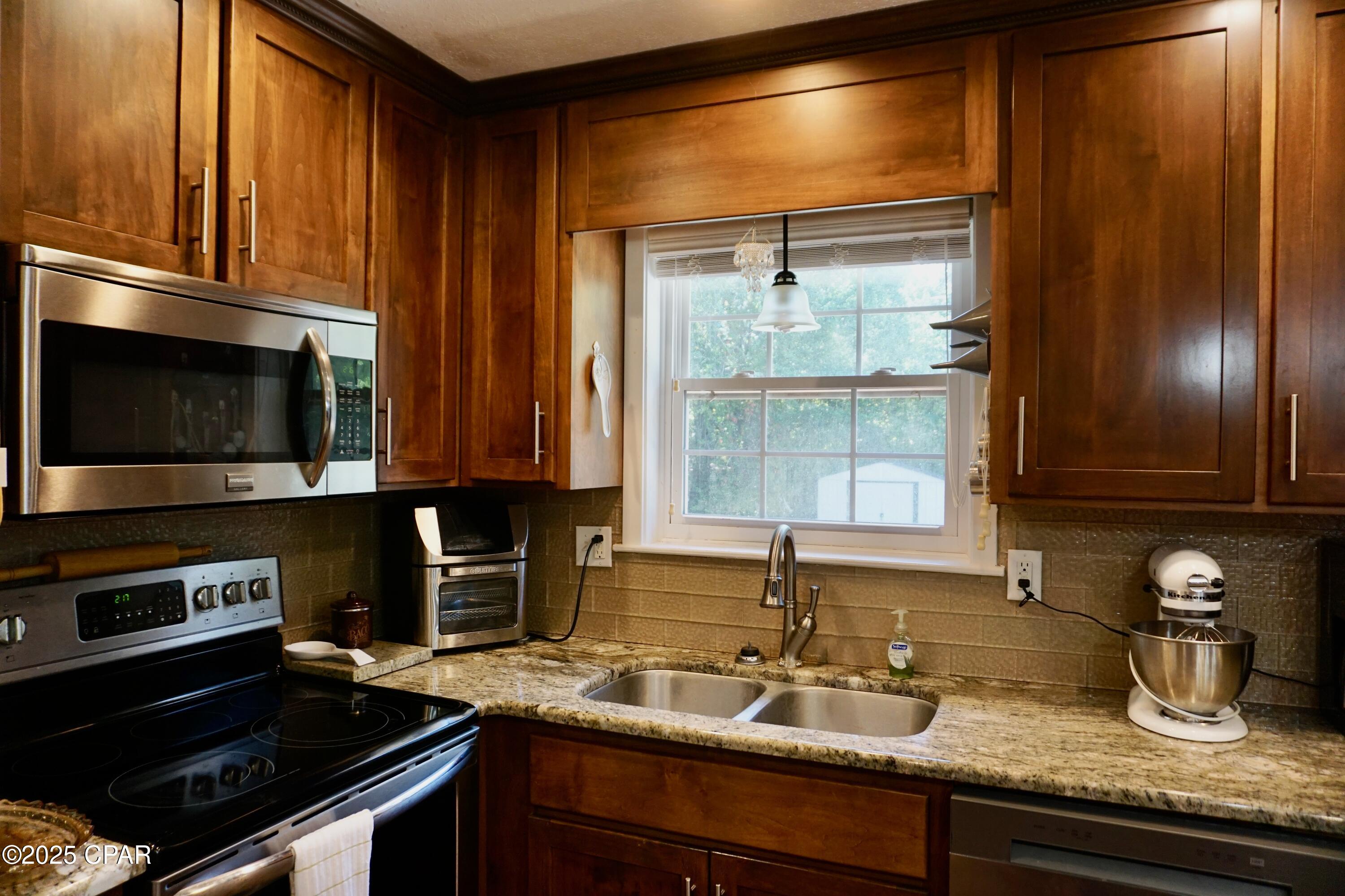 Image 12 For 2071 Short Avenue