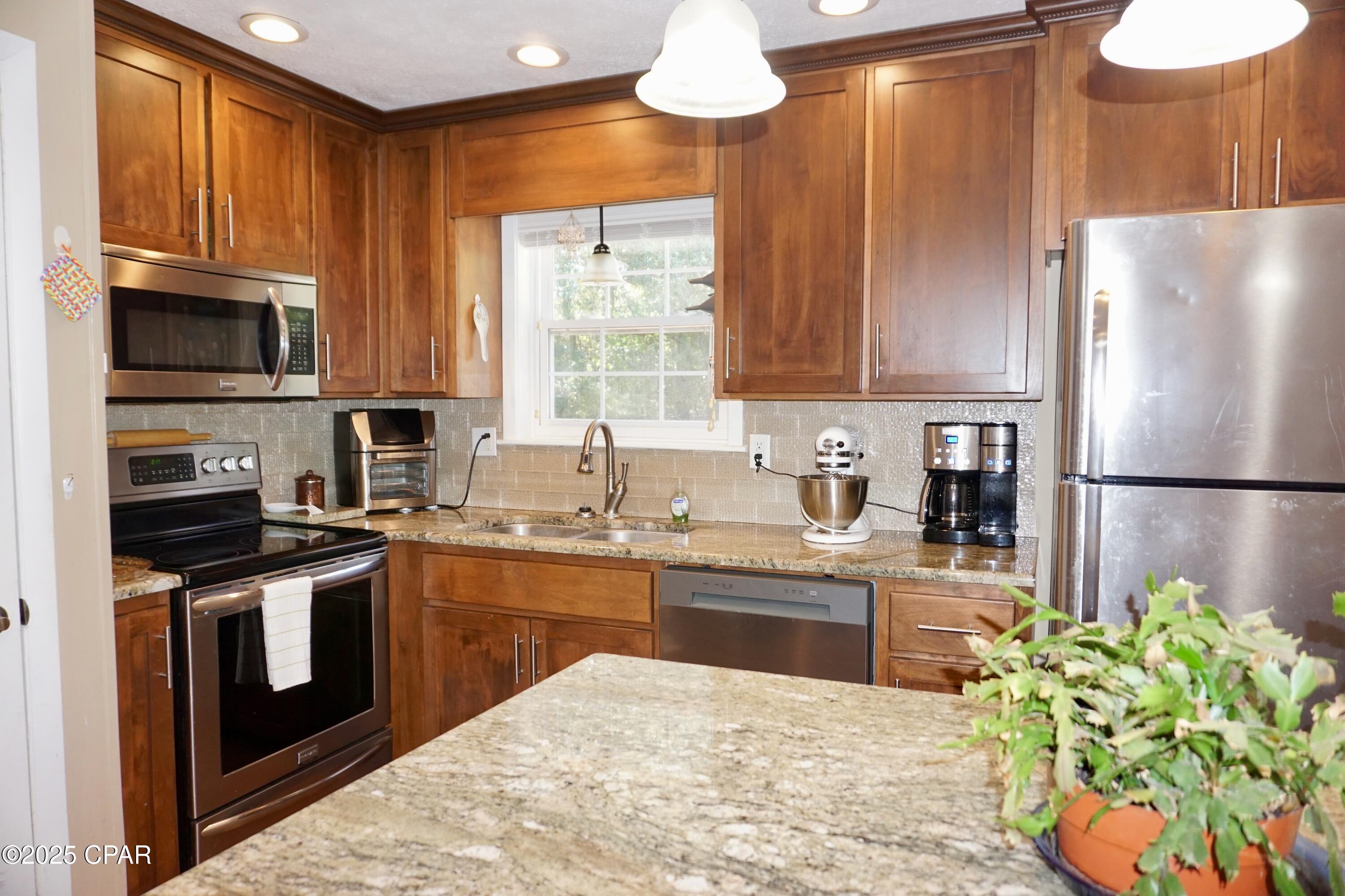 Image 13 For 2071 Short Avenue