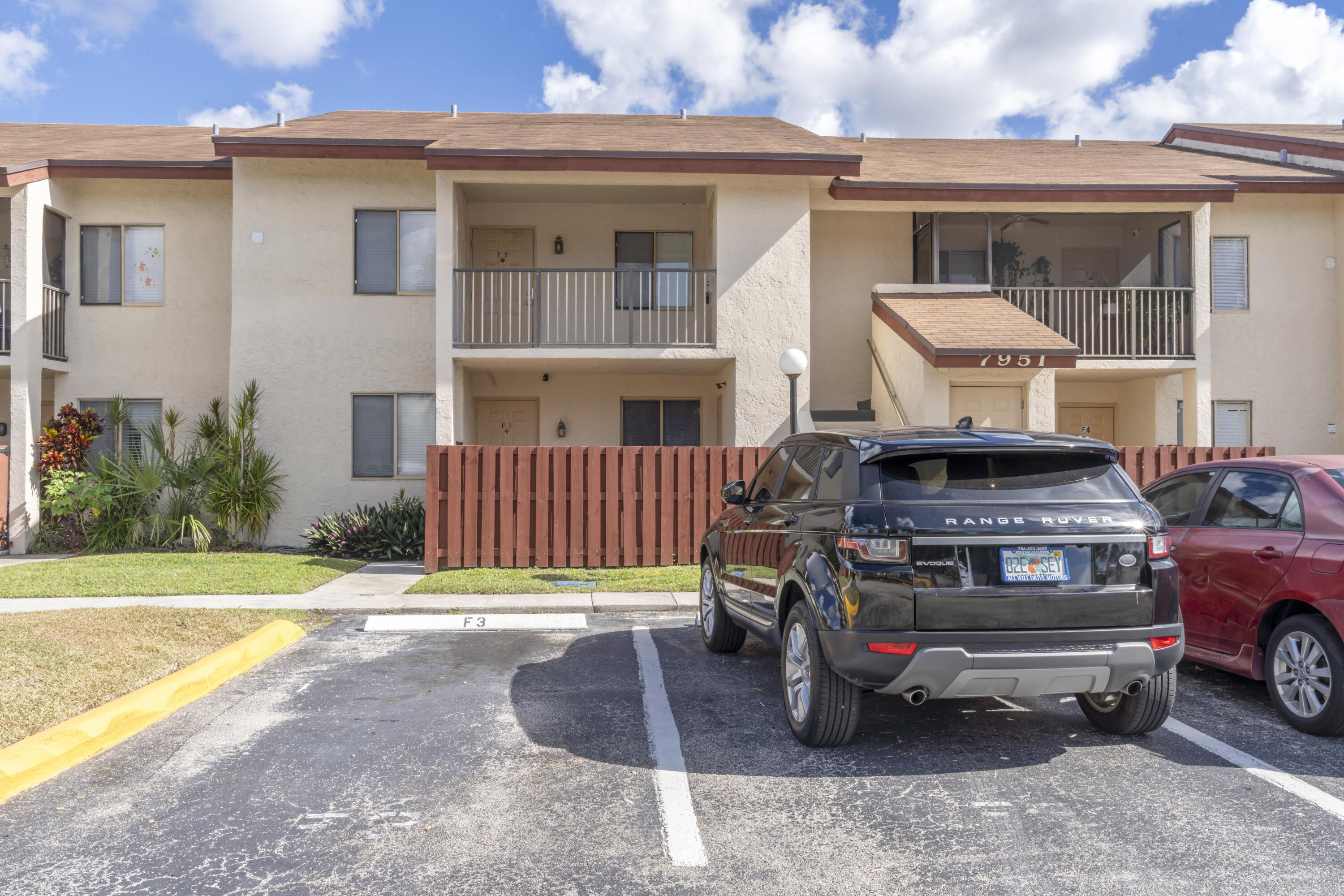 Royale Gardens Condo