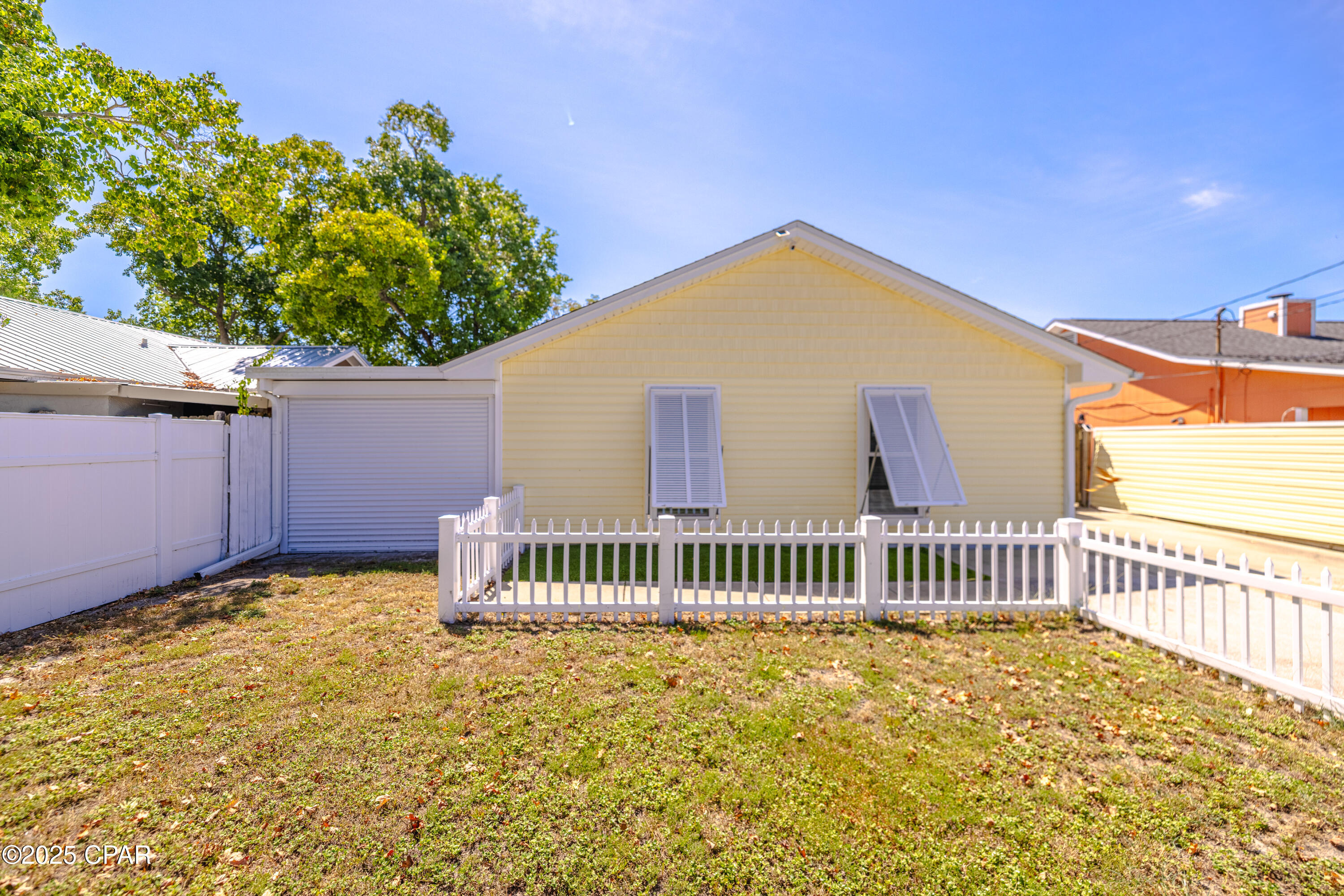 Image 23 For 123 Oleander Circle