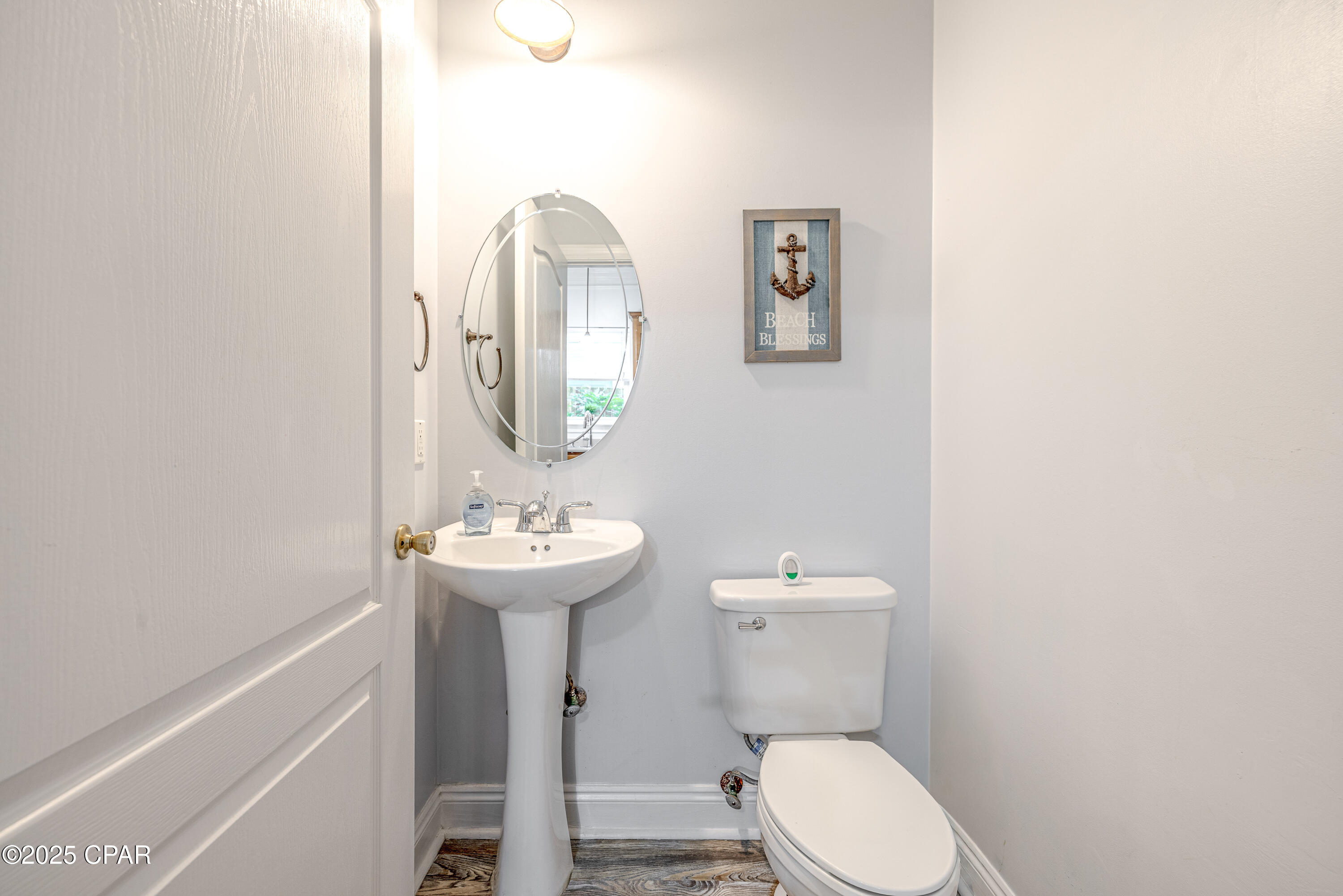 Listing photo id 22 for 5310 Thomas Drive