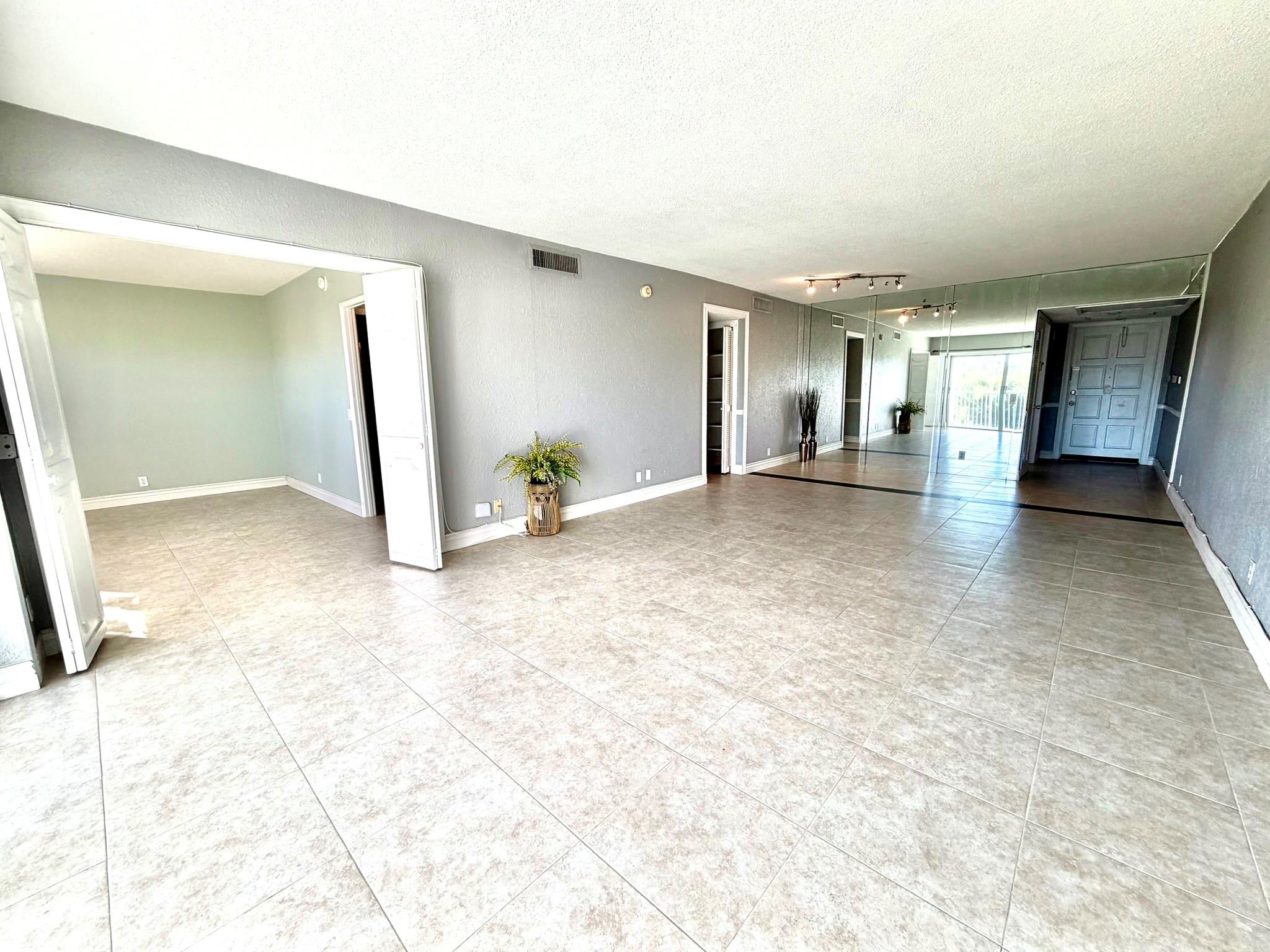 No 4 Palm-Aire Country CL