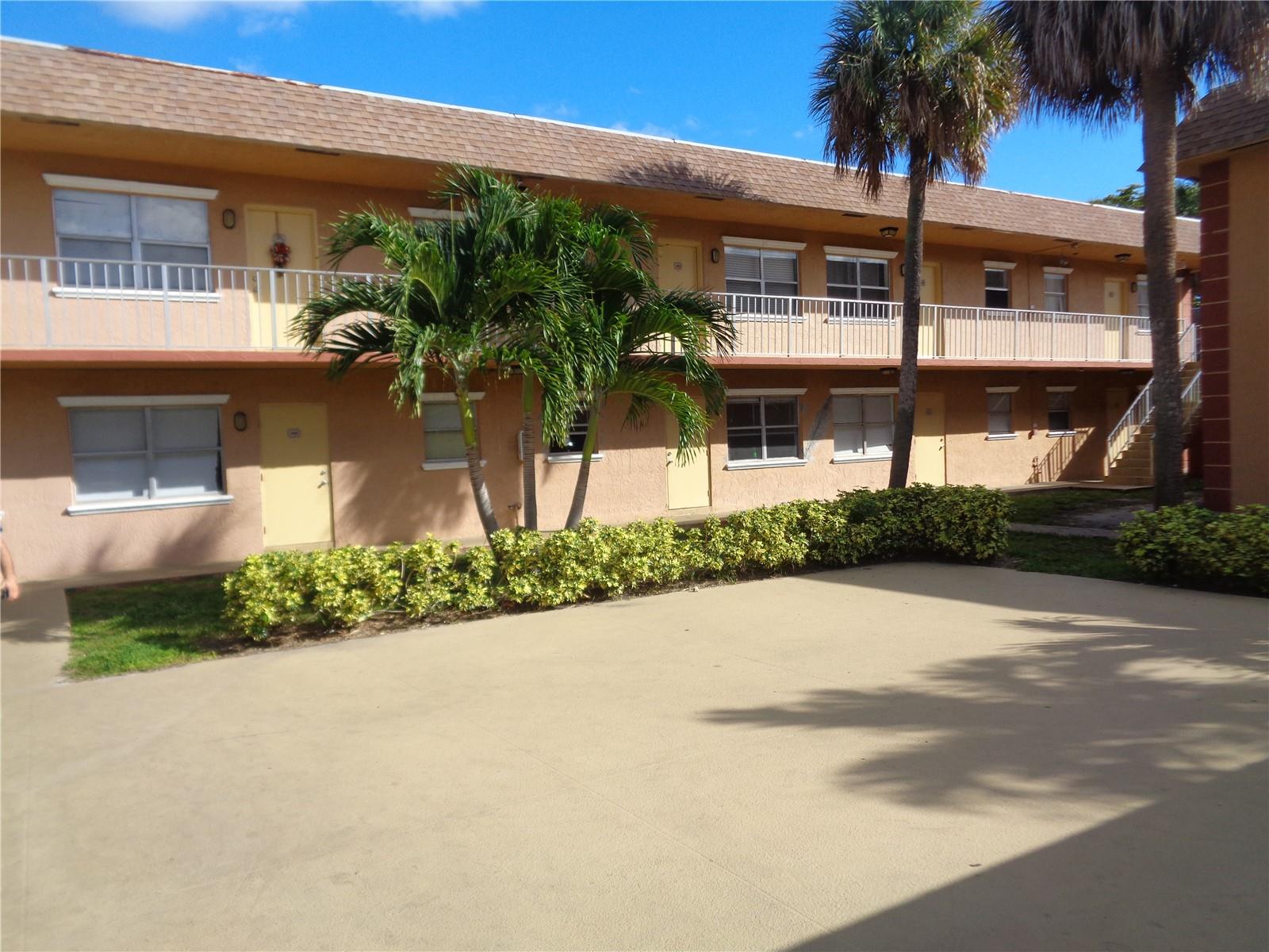 The Courts At Oakland Par