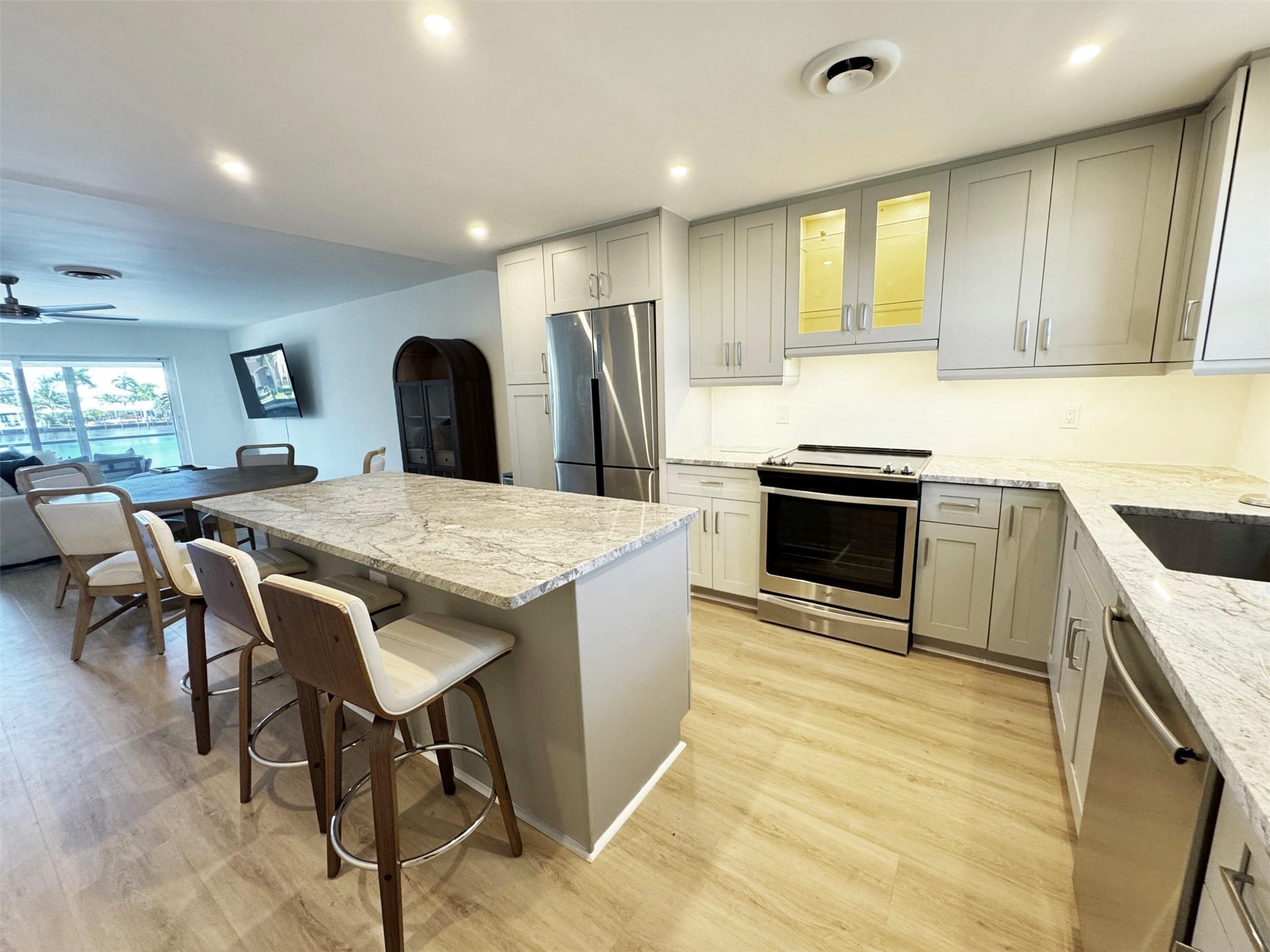 Homes for sale in Lighthouse Point, FL | 2330 Ne 36th Street #11, Lighthouse Point, FL 33064 | MLS# F10526144